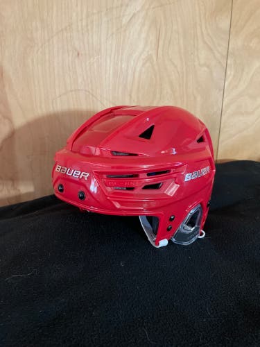 New Bauer Re-Akt 150 Helmet- Medium