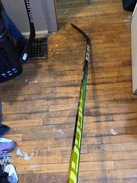 Senior Right Handed Toe Pattern Supreme UltraSonic Hockey Stick