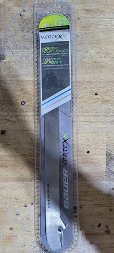 New Bauer Vertexx Goalie runner size 8 (272mm) 4mm wide
