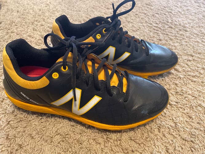 New Balance 4040v5 Molded Cleats Black/Yellow