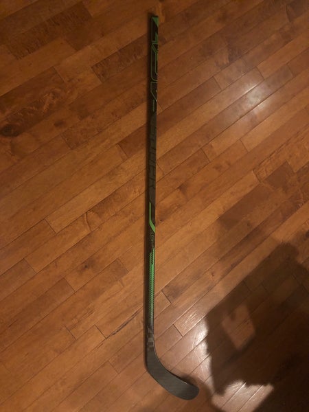Senior Right Handed Supreme ADV Hockey Stick