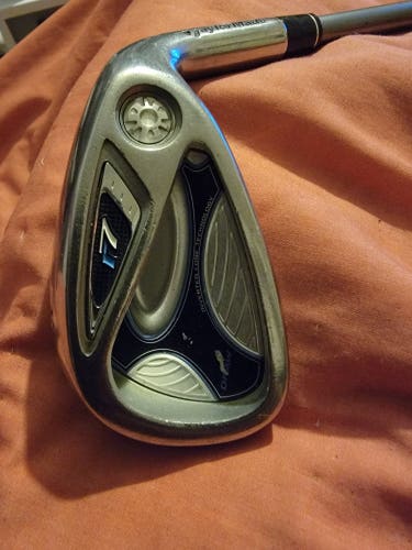 Used Women's TaylorMade 9 Iron Right Handed R7 Graphite Shaft