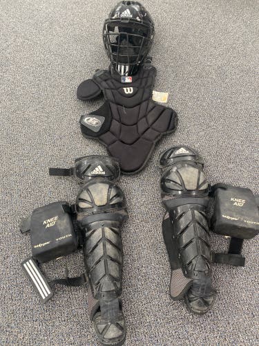 Adidas and Wilson Youth Catcher Set w/ knee aid