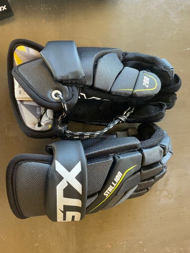 Like New STX 8" Stallion 200 Lacrosse Gloves