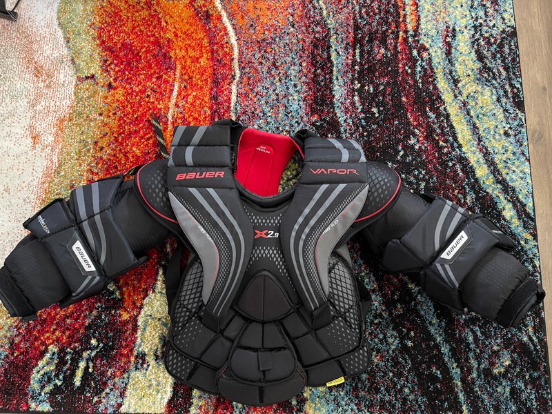 Used Medium Bauer Vapor X2.9 Goalie Chest Protector