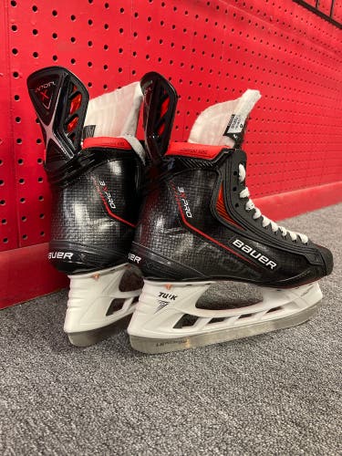 Senior Used Bauer Vapor 3X Pro Hockey Skates Regular Width Size 6