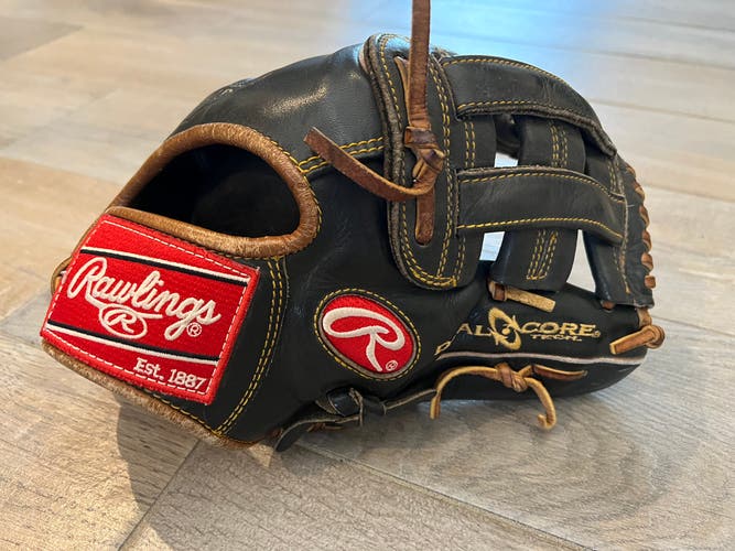 Rawlings 11.75" Heart of the Hide Baseball Glove