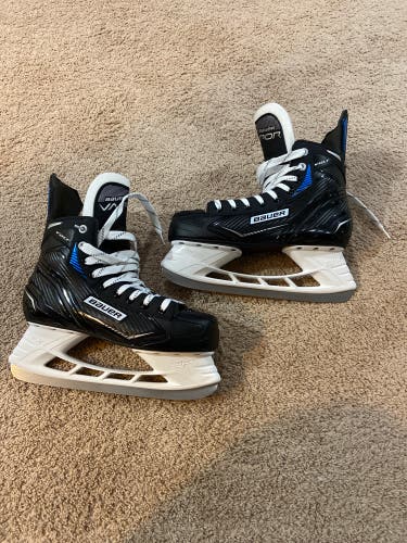 Senior Bauer Regular Width Size 9 volt Hockey Skates