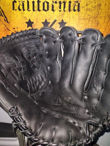 Used Mizuno Right Hand Throw Outfield MVP Prime Softball Glove 12.5"