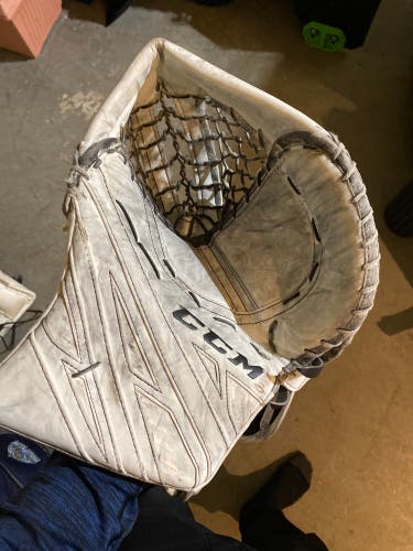Used White Extreme Flex 4 Goalie Glove