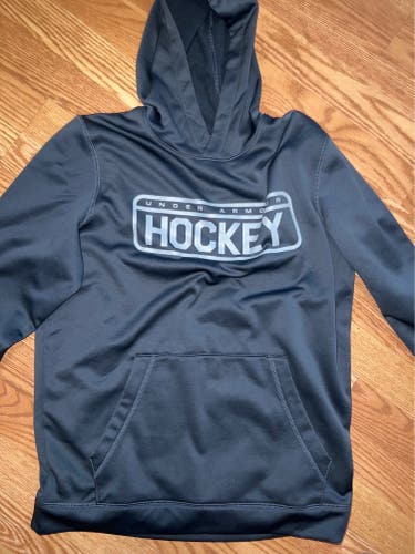 New under Armour hockey sweatshirt medium