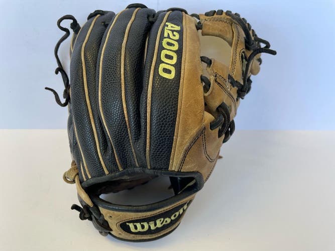 Used Right Hand Throw Wilson Infield A2000 Baseball Glove 11.5"