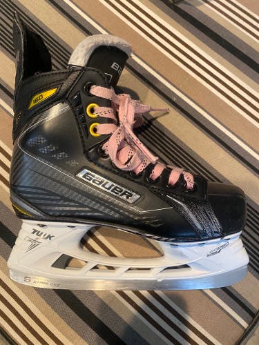 Junior Bauer Regular Width Size 2 Supreme 160 Hockey Skates