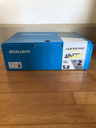 New Bauer Supreme UltraSonic Hockey Skates Size 5 Fit 2