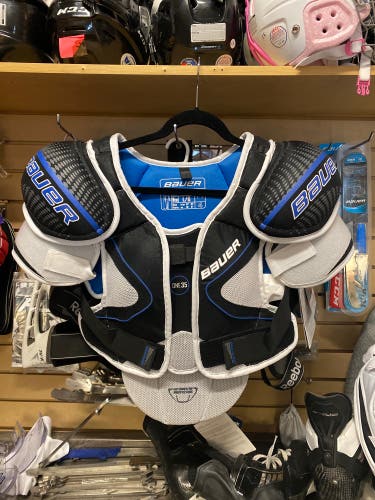 Bauer One35 ,woman shoulder pads
