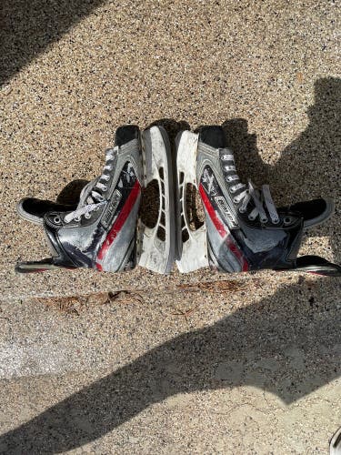 Senior Bauer Regular Width Size 9.5 Vapor APX Hockey Skates