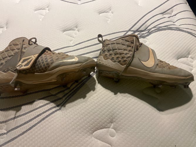 Gray Men's Metal High Top Trout