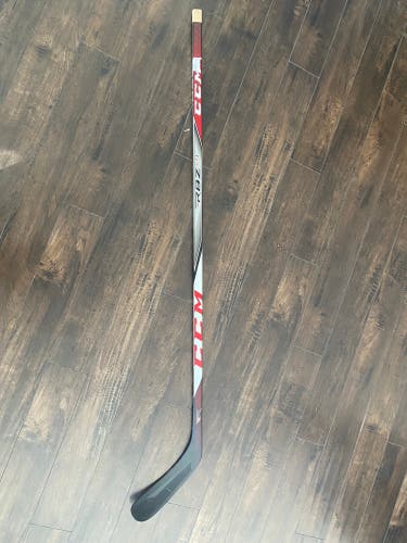 Intermediate Right Handed Mid Pattern RBZ FT1 Hockey Stick (practically New)