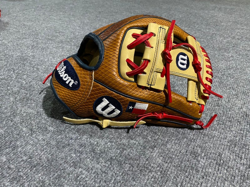 Texas Limited Edition Wilson 11.5" A2000 Baseball Glove