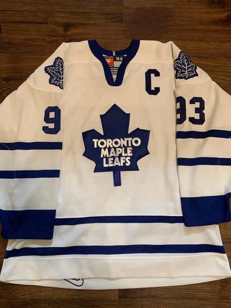 Doug Gilmour Signed Toronto Maple Leafs Vintage Jersey