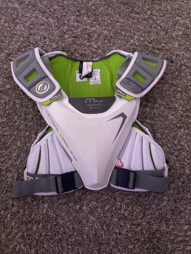 Used Medium Maverik MAX EKG Shoulder Pads