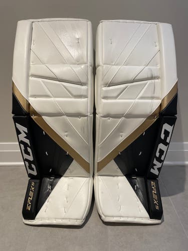 Used 34+1”CCM Eflex 5 Goalie Leg Pads