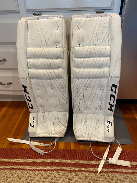 30+1 CCM Extreme flex 4.9 Goalie Leg Pads