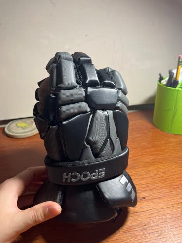 New Player's Epoch Integra Lacrosse Gloves