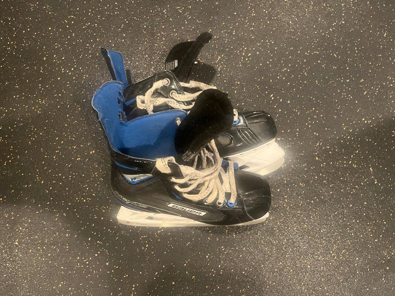 Junior Bauer Regular Width Size 6 Nexus N2700 Hockey Skates