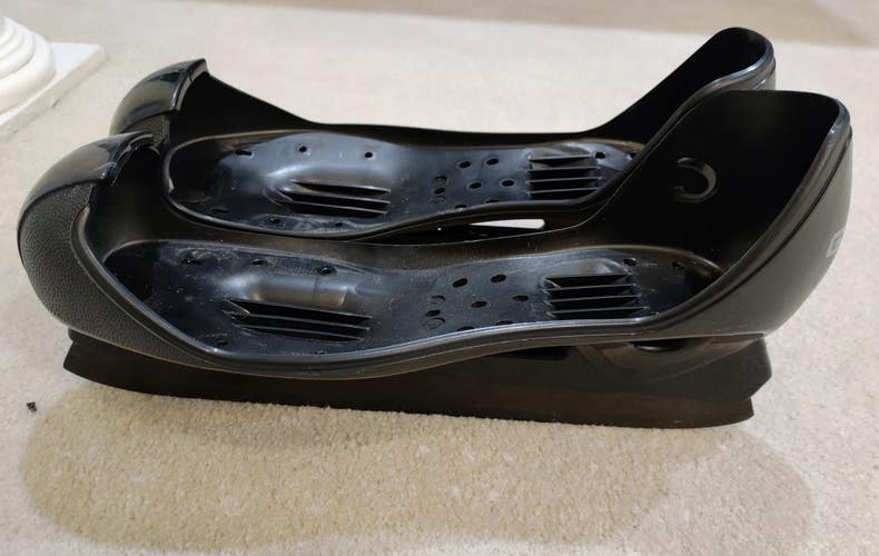 Used Graf Goalie Cowlings Size 11