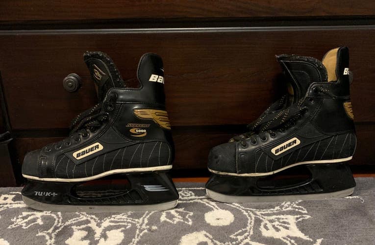 Senior Used Bauer Supreme 5000 Hockey Skates Regular Width Size 9