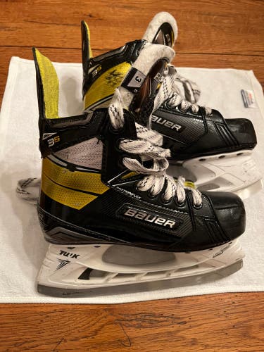 Junior Bauer Regular Width  Size 3 Supreme 3S Hockey Skates