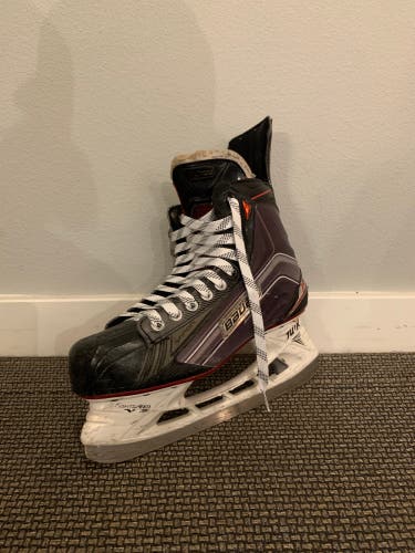 Senior Bauer Regular Width  Size 8.5 Vapor X600 Hockey Skates