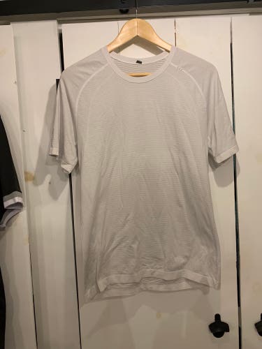 Lululemon Shirt - Medium (white) (used)