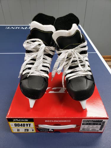 Youth Used CCM Tacks 9040 Hockey Skates Regular Width Size 11
