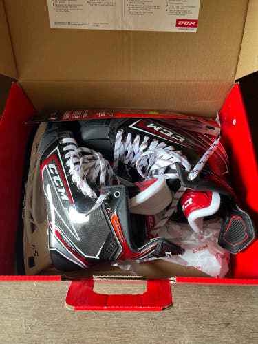 Senior CCM Regular Width  Size 9.5 JetSpeed FT2 Hockey Skates