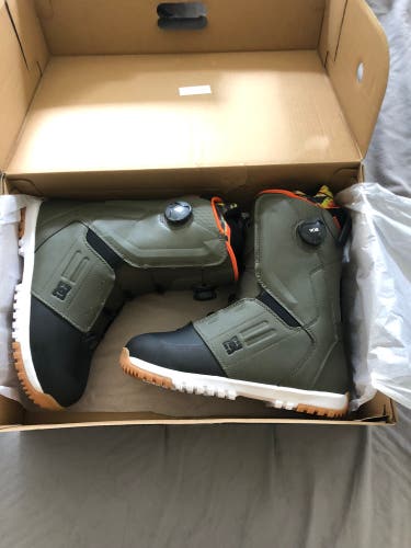 (new) Unisex Size 12 DC Control Snowboard Boots