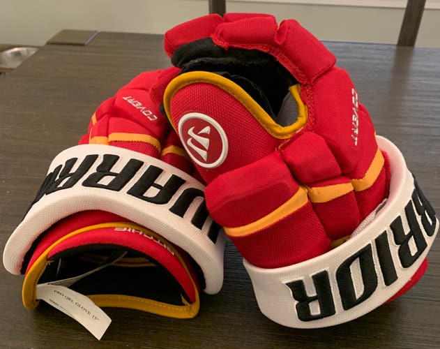 Warrior 15" Covert QRL Pro Gloves - Calgary Flames Retro, Brett Ritchie