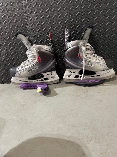 Senior Used Bauer Vapor x50 Hockey Skates Extra Wide Width Size 9