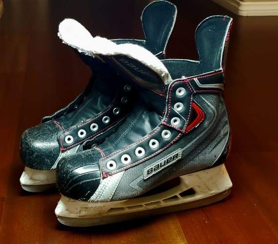 Junior Size -  Used Bauer Vapor x30 Hockey Skates - Size 5