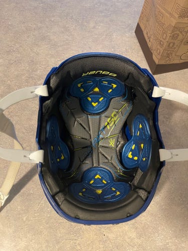 New Senior Large Bauer Re-Akt 150 Helmet