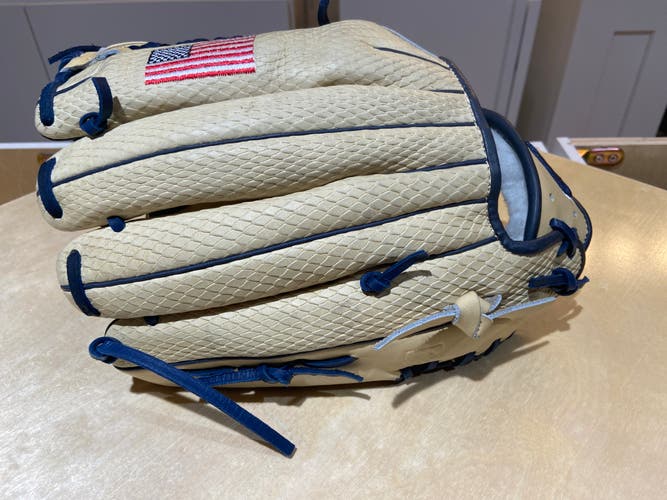 New 44 Pro Right Hand Throw Outfield Signiture Series Baseball Glove 12.5"