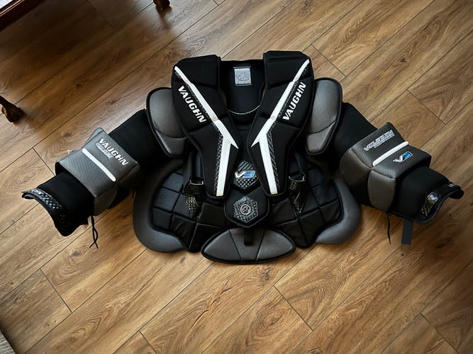 Vaughn V9 Pro Carbon Goalie Chest Protector SR Large