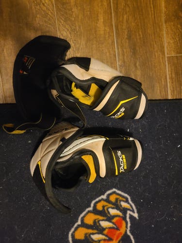 Used Large CCM Tacks Elbow Pads