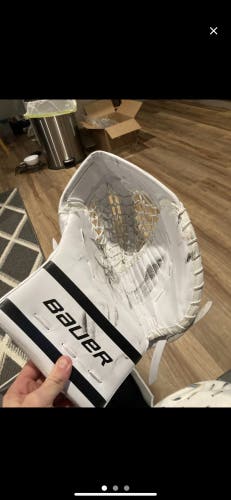 Regular Bauer senior goalie glove