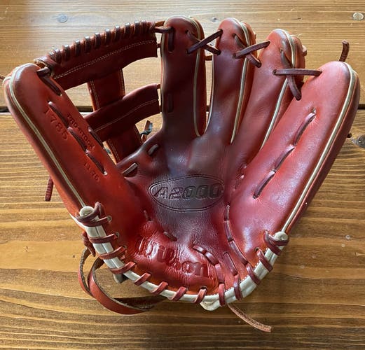 Used Infield 11.75" A2000 Baseball Glove