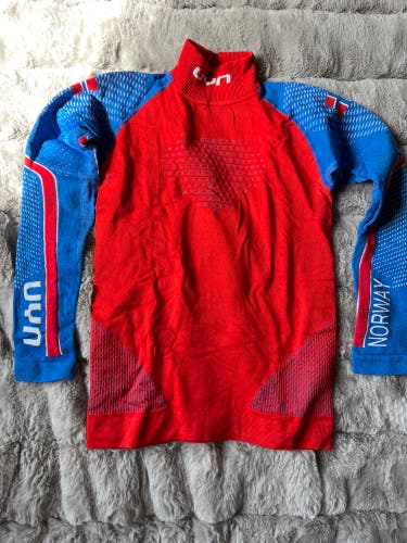 *New UYN base layer top, Unisex small/ medium, In The Box!