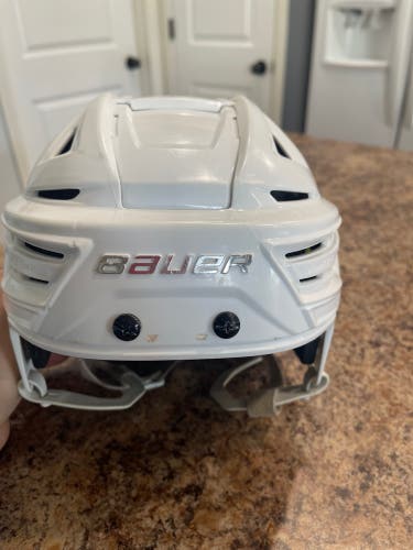 Used Large Bauer Re-Akt 150 Helmet