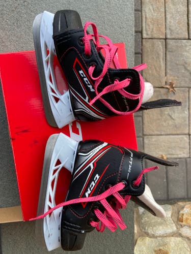 Youth New CCM JetSpeed FT340 Hockey Skates Regular Width Size 8