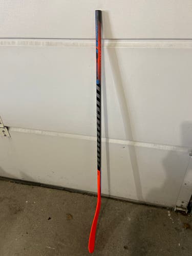 New Youth Warrior Right Handed Covert QRE10 Hockey Stick Mid Pattern